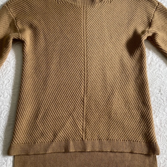 Aritzia sweater - Picture 2 of 3
